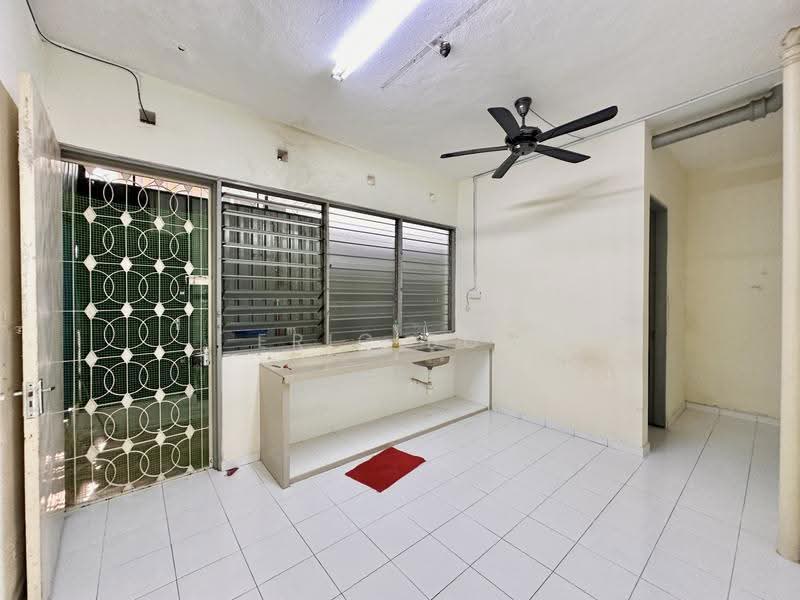 Rumah Teres 2-Tingkat untuk Dijual di Island Glades (Jelutong) - Eric Boh - Kitchen - PropertyGuru.com.my