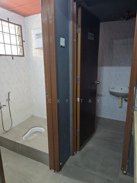 Kedai untuk Dijual di Bukit Rahman Putra (Sungai Buloh) - Vicky Tay - Bathroom - PropertyGuru.com.my