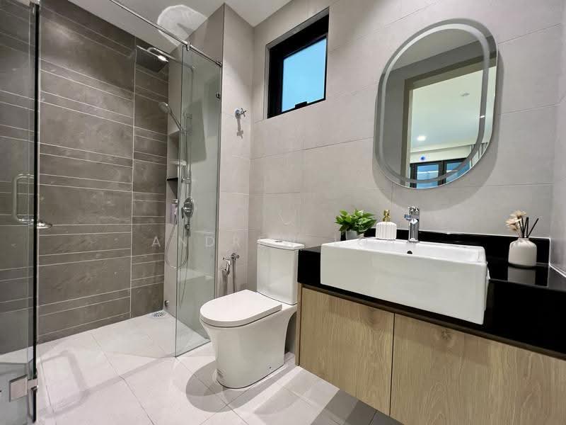 Kediaman Servis untuk Dijual di Sunway Velocity 3 - Andrew Loh - Bathroom - PropertyGuru.com.my