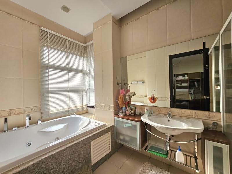 Bungalow House for Sale in Templer Park (Rawang) - Goh Kien Hua - Bathroom - PropertyGuru.com.my