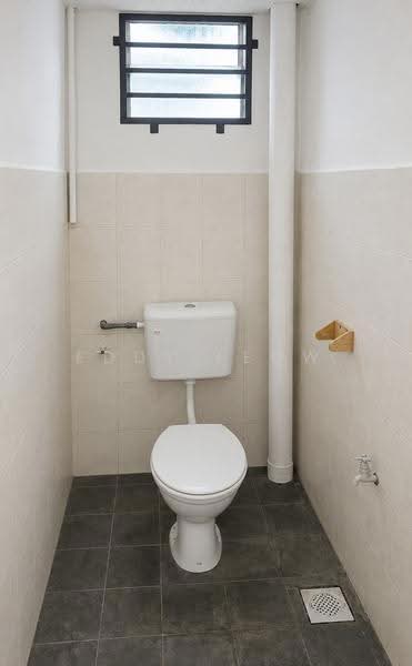 Kedai / Pejabat untuk Disewa di Taman Limbongan Indah (Klebang) - Eddy Leow - Bathroom - PropertyGuru.com.my