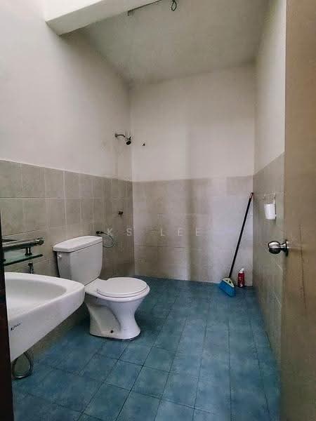 Rumah Teres 2-Tingkat untuk Dijual di Bandar Nusaputra (Puchong) - KS Lee - Bathroom - PropertyGuru.com.my