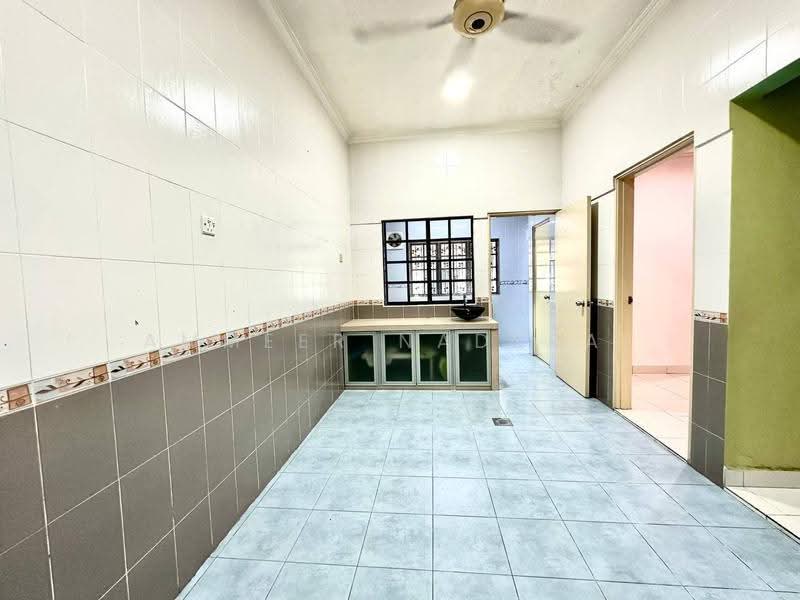 2-storey Terraced House for Sale in Bandar Tun Hussein Onn (Cheras) - Ammeer Nadzrai - Kitchen - PropertyGuru.com.my