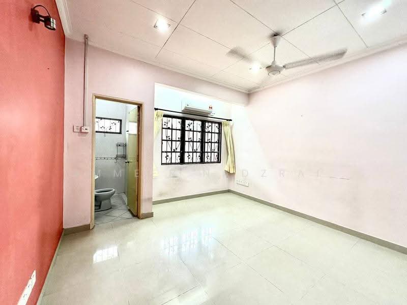 2-storey Terraced House for Sale in Bandar Tun Hussein Onn (Cheras) - Ammeer Nadzrai - Bathroom - PropertyGuru.com.my