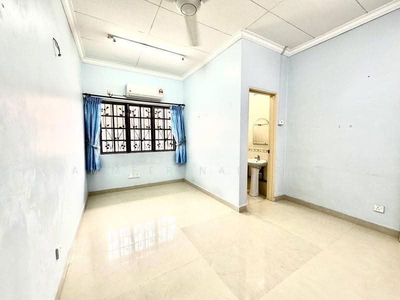 2-storey Terraced House for Sale in Bandar Tun Hussein Onn (Cheras) - Ammeer Nadzrai - Bathroom - PropertyGuru.com.my