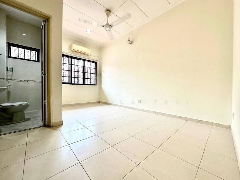 2-storey Terraced House for Sale in Bandar Tun Hussein Onn (Cheras) - Ammeer Nadzrai - Bathroom - PropertyGuru.com.my