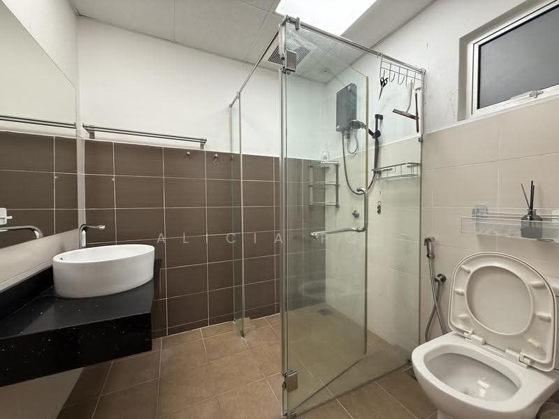 Condominium for Sale at One World 1 - Alicia Poh - Bathroom - PropertyGuru.com.my