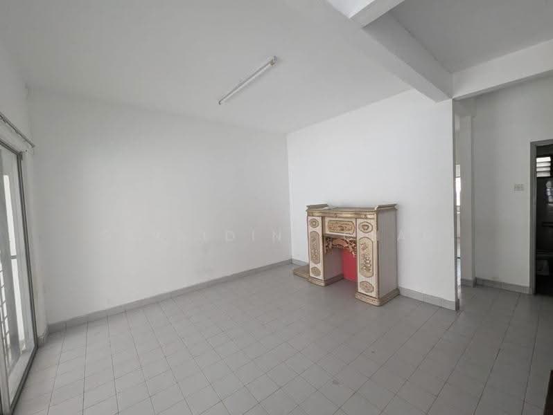 Rumah Teres 2-Tingkat untuk Dijual di Usj 2 (Subang Jaya) - Geraldine Chan - Living Room - PropertyGuru.com.my