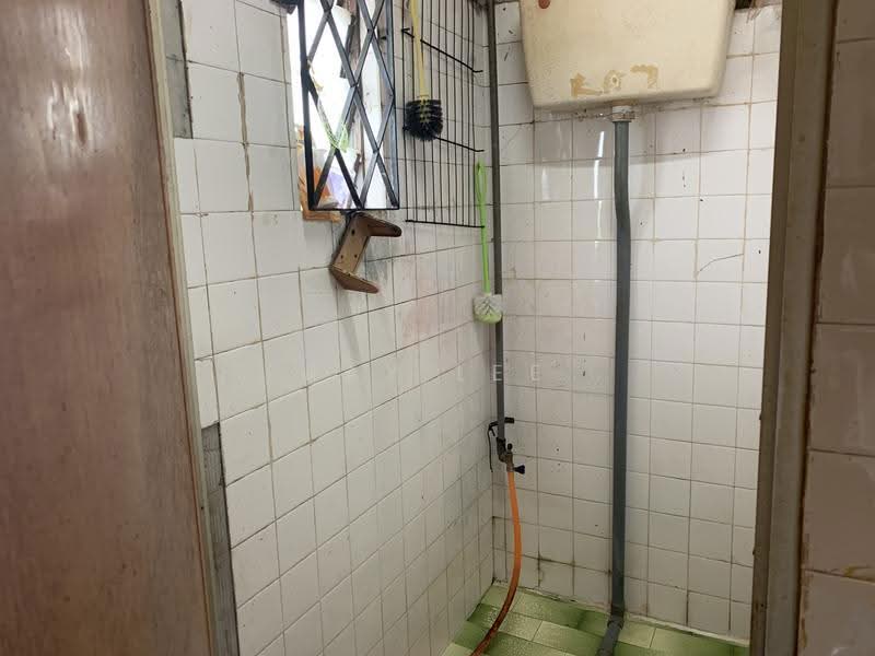 Rumah Flat untuk Dijual di Taman Cempaka - Ray Lee - Bathroom - PropertyGuru.com.my