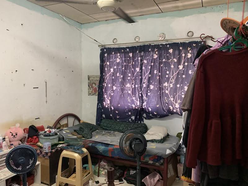 Rumah Flat untuk Dijual di Taman Cempaka - Ray Lee - Bedroom - PropertyGuru.com.my