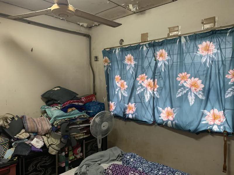 Rumah Flat untuk Dijual di Taman Cempaka - Ray Lee - Bedroom - PropertyGuru.com.my
