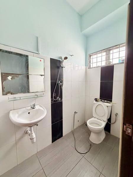 Rumah Teres 2-Tingkat untuk Dijual di Usj 14 (Subang Jaya) - Nur Alia Omar - Bathroom - PropertyGuru.com.my