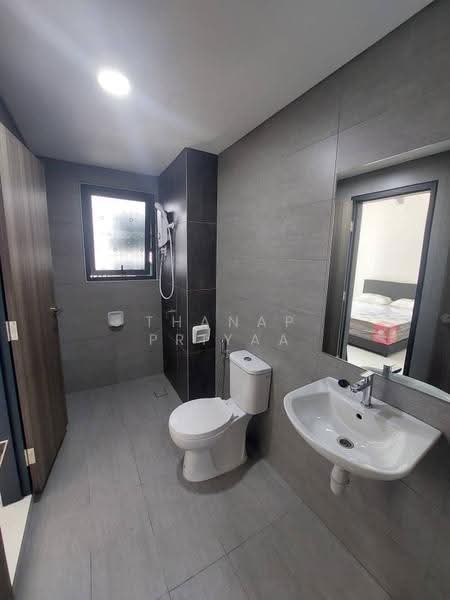 Kediaman Servis untuk Disewa di The New Duo @ Edumetro - Thanap Priyaa - Bathroom - PropertyGuru.com.my