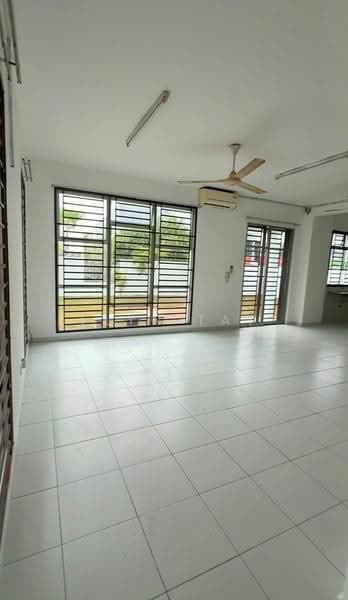 2-storey Terraced House for Sale in Bukit Indah (Iskandar Puteri (Nusajaya)) - Elyn Tay - Living Room - PropertyGuru.com.my