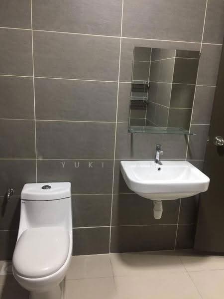 Kondominium untuk Dijual di The Henge - David Low - Bathroom - PropertyGuru.com.my