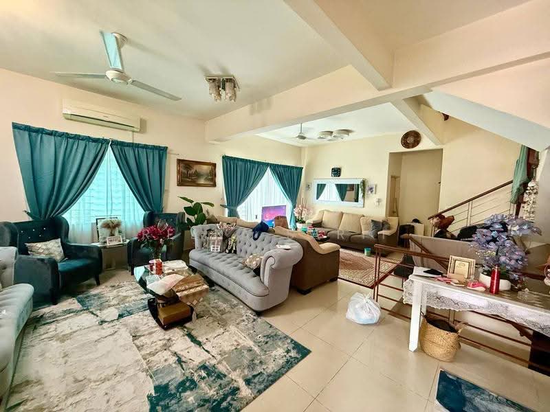 2.5-storey Terraced House for Sale in End Lot Superlink 2.5 Storey Taman Sering Ukay (Ampang) - Reena Sarif - Living Room - PropertyGuru.com.my