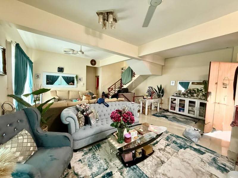2.5-storey Terraced House for Sale in End Lot Superlink 2.5 Storey Taman Sering Ukay (Ampang) - Reena Sarif - Living Room - PropertyGuru.com.my