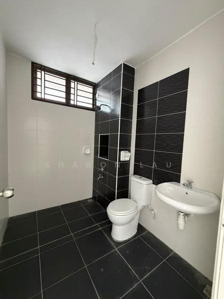 Rumah Teres 2-Tingkat untuk Dijual di Bandar Dato Onn (Tebrau) - Sharon Lau - Bathroom - PropertyGuru.com.my