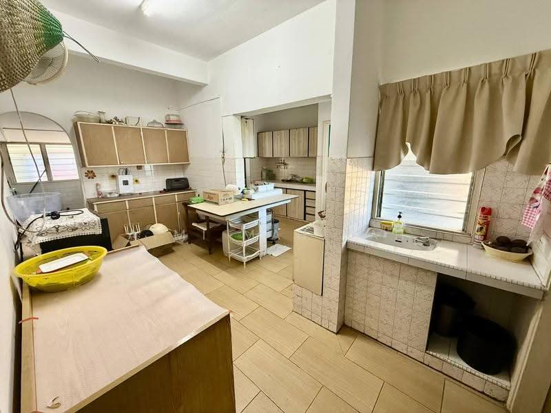 Bungalow House for Sale in Kampung Tunku (Petaling Jaya) - Aimi Mahirah - Kitchen - PropertyGuru.com.my