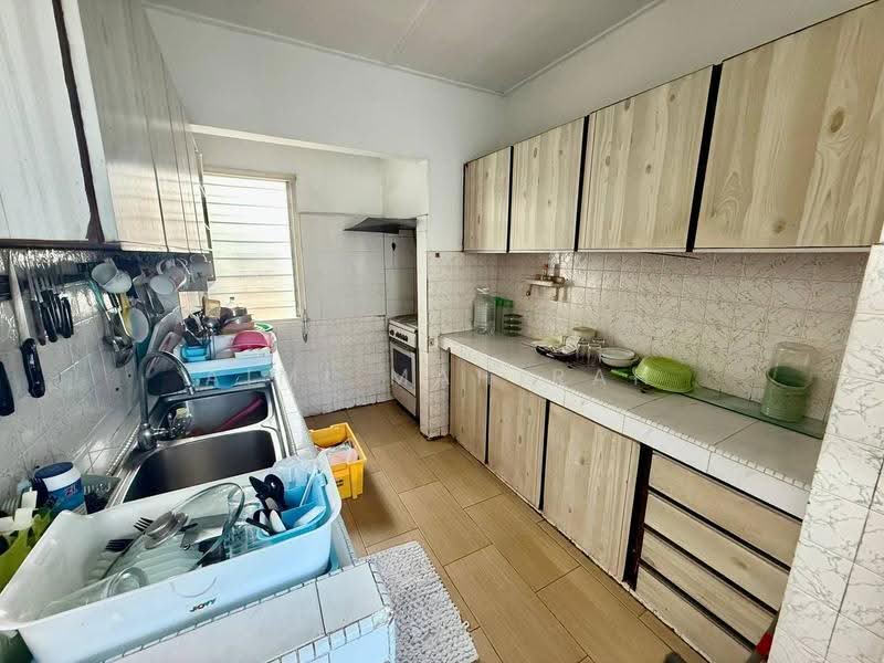 Bungalow House for Sale in Kampung Tunku (Petaling Jaya) - Aimi Mahirah - Kitchen - PropertyGuru.com.my