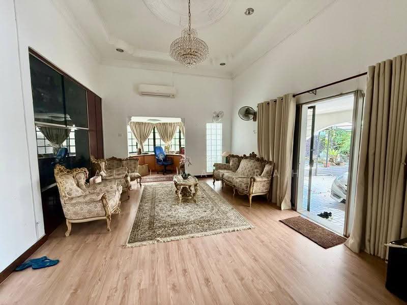 Bungalow House for Sale in Kampung Tunku (Petaling Jaya) - Aimi Mahirah - Living Room - PropertyGuru.com.my