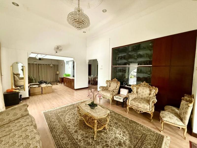 Bungalow House for Sale in Kampung Tunku (Petaling Jaya) - Aimi Mahirah - Living Room - PropertyGuru.com.my