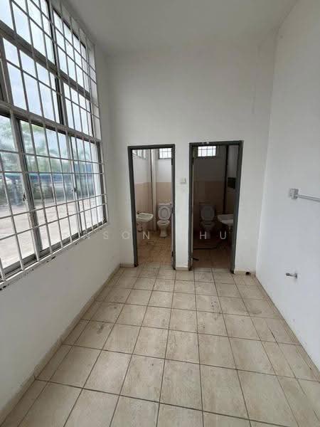 Factory for Rent in Taman Perindustrian Senai (Senai) - Anson Chua - Bathroom - PropertyGuru.com.my