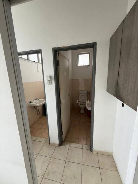 Factory for Rent in Taman Perindustrian Senai (Senai) - Anson Chua - Bathroom - PropertyGuru.com.my