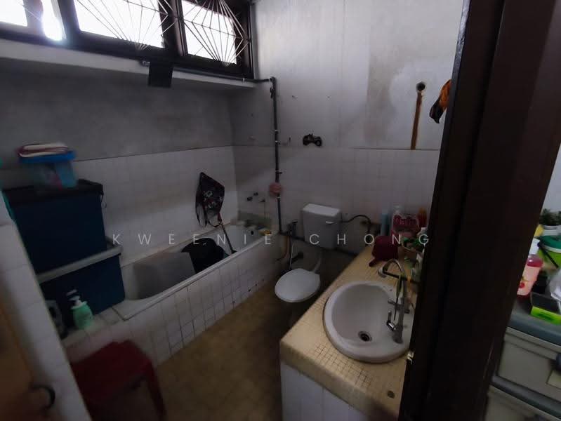 Semi-Detached House for Sale in Taman Maluri (Cheras) - Kweenie Chong - Bathroom - PropertyGuru.com.my