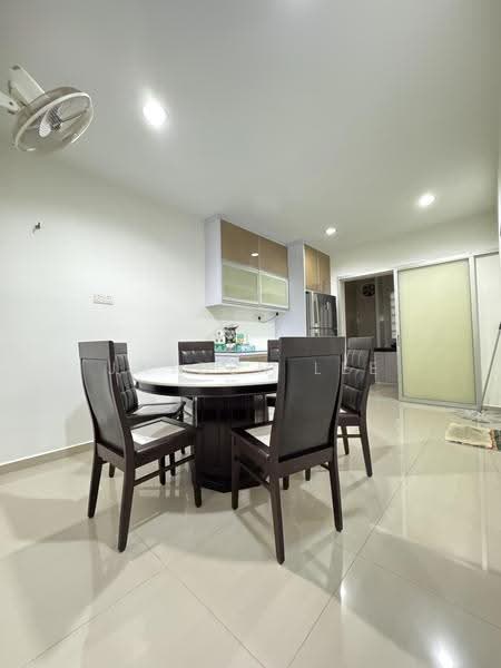 Rumah Teres 2-Tingkat untuk Dijual di Taman Wawasan (Puchong) - Jayden Lee - Dining Room - PropertyGuru.com.my