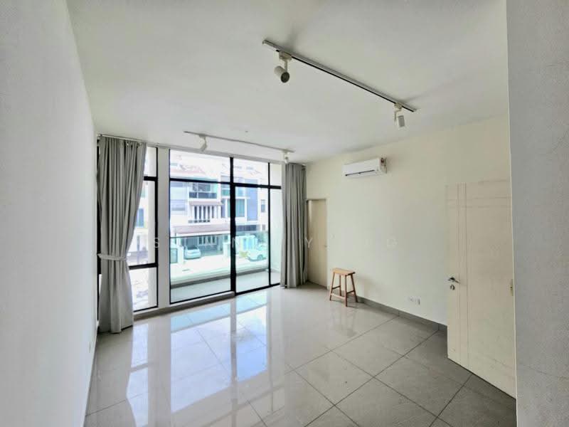 Rumah Teres 3-Tingkat untuk Dijual di Kinrara Residence (Puchong) - SUNNY YONG - Living Room - PropertyGuru.com.my