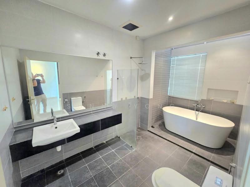 Rumah Teres 3-Tingkat untuk Dijual di Kinrara Residence (Puchong) - SUNNY YONG - Bathroom - PropertyGuru.com.my