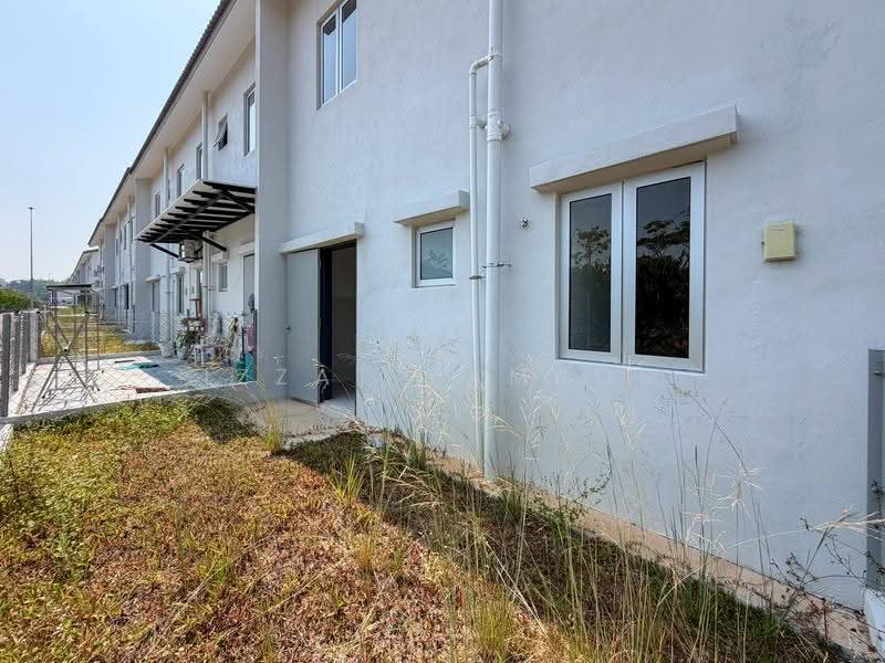 Rumah Teres 2-Tingkat untuk Dijual di Sepang (Selangor) - Izzat Zamros - Exterior - PropertyGuru.com.my