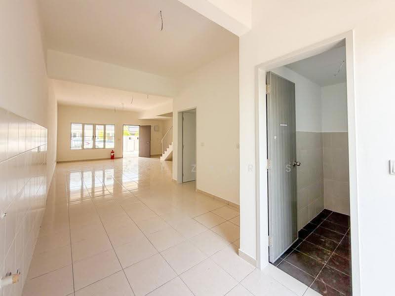 Rumah Teres 2-Tingkat untuk Dijual di Sepang (Selangor) - Izzat Zamros - Living Room - PropertyGuru.com.my