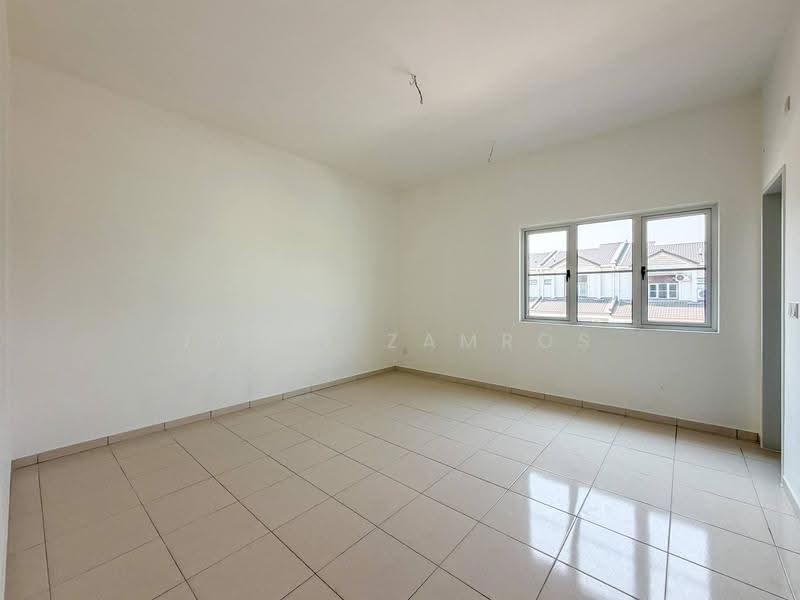Rumah Teres 2-Tingkat untuk Dijual di Sepang (Selangor) - Izzat Zamros - PropertyGuru.com.my