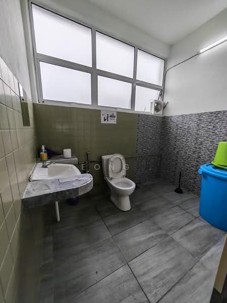 Rumah Berkembar untuk Dijual di George Town (Penang) - Leong . - Bathroom - PropertyGuru.com.my
