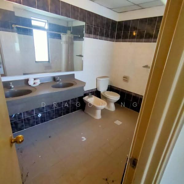 Kondominium untuk Dijual di Vista Komanwel A - DRAGON NG - Bathroom - PropertyGuru.com.my