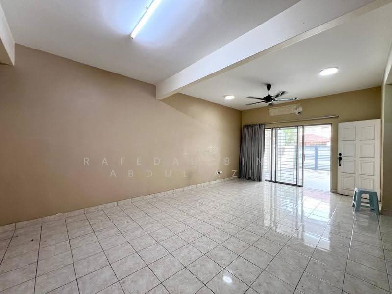 Rumah Teres 2-Tingkat untuk Dijual di Taman Putra Prima (Puchong) - Rafedah Binti Abdul Aziz - Living Room - PropertyGuru.com.my