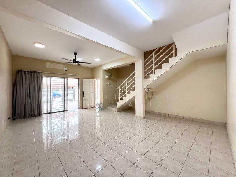 Rumah Teres 2-Tingkat untuk Dijual di Taman Putra Prima (Puchong) - Rafedah Binti Abdul Aziz - Living Room - PropertyGuru.com.my