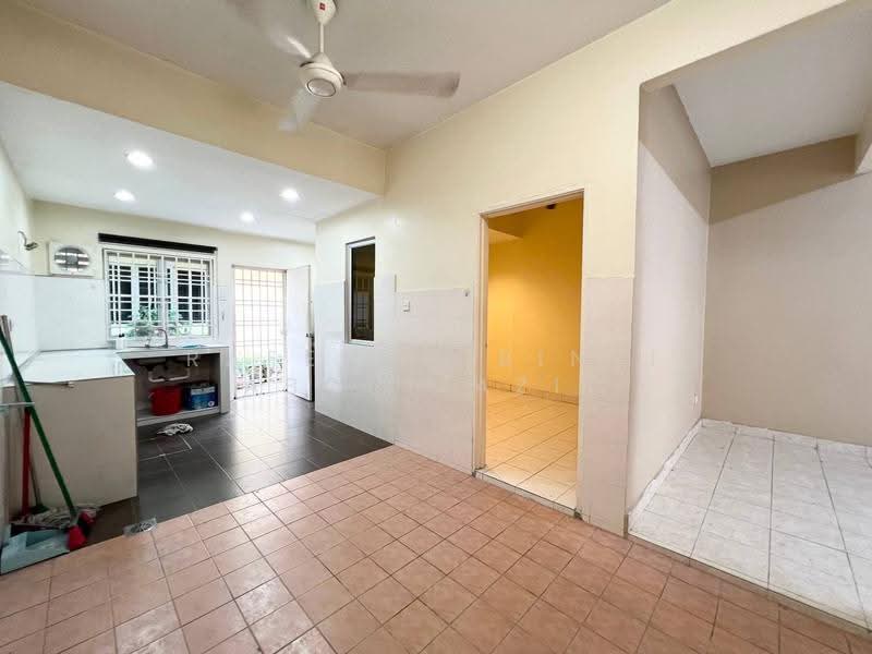 Rumah Teres 2-Tingkat untuk Dijual di Taman Putra Prima (Puchong) - Rafedah Binti Abdul Aziz - Kitchen - PropertyGuru.com.my