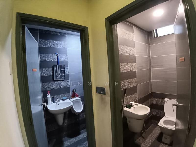 Kedai untuk Dijual di Wangsa Maju (Kuala Lumpur) - King Wha - Bathroom - PropertyGuru.com.my