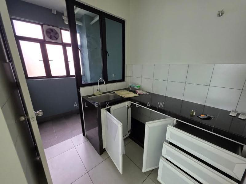 Service Residence for Sale at Majestic Maxim - Alex Leaw - Kitchen - PropertyGuru.com.my