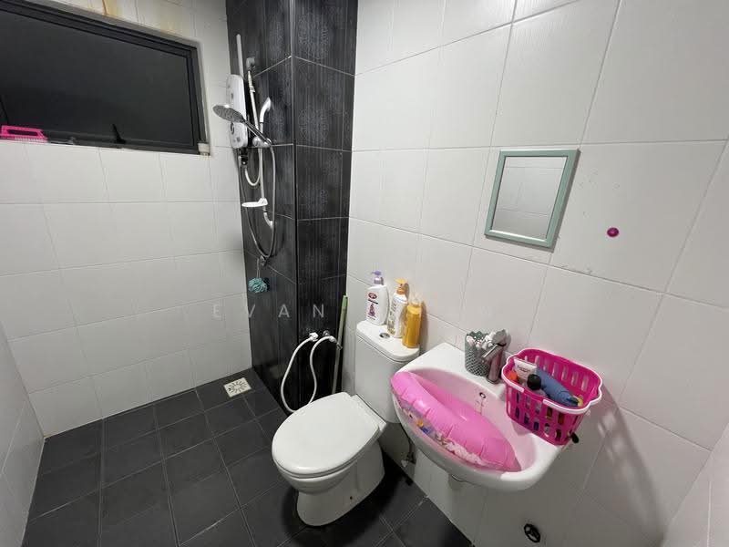 Kondominium untuk Dijual di Ameera Residence - Evan Chan - Bathroom - PropertyGuru.com.my