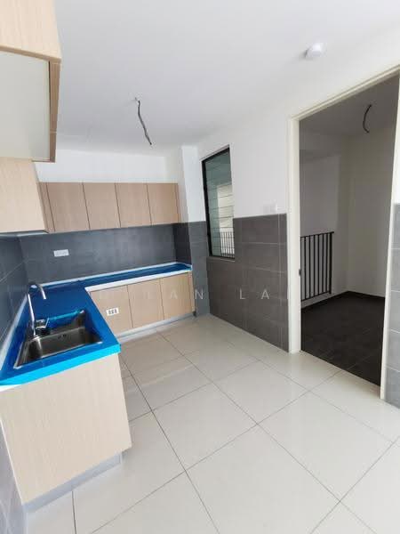 Kondominium untuk Dijual di Lake Point Residence - Dylan Lai - Kitchen - PropertyGuru.com.my