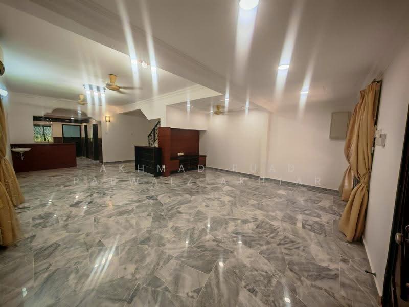 Rumah Teres 2-Tingkat untuk Dijual di Bukit Rahman Putra (Sungai Buloh) - Akhmad Fuad Parwalz Akhtar - Living Room - PropertyGuru.com.my