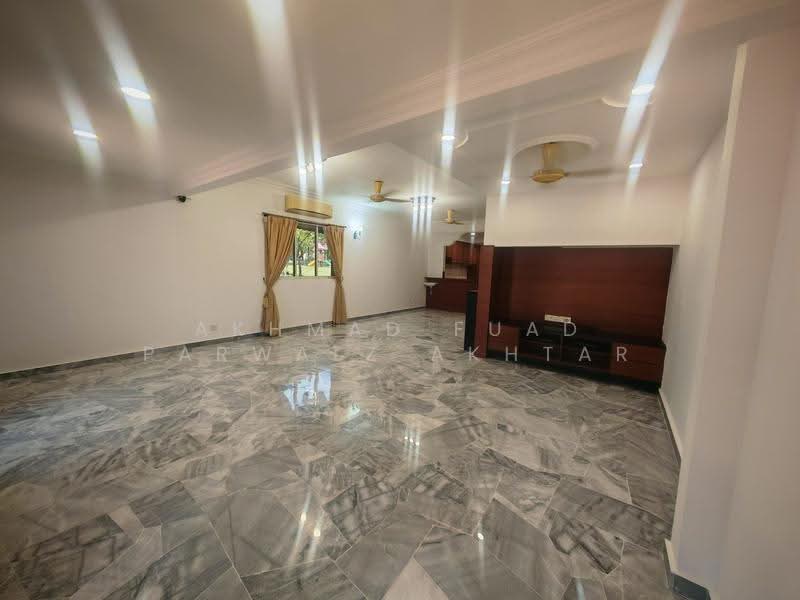 Rumah Teres 2-Tingkat untuk Dijual di Bukit Rahman Putra (Sungai Buloh) - Akhmad Fuad Parwalz Akhtar - Living Room - PropertyGuru.com.my