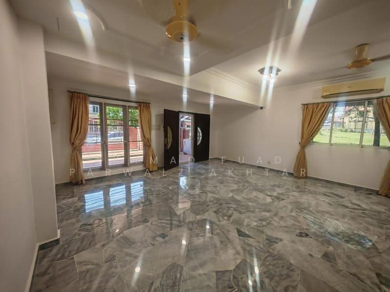 Rumah Teres 2-Tingkat untuk Dijual di Bukit Rahman Putra (Sungai Buloh) - Akhmad Fuad Parwalz Akhtar - Living Room - PropertyGuru.com.my