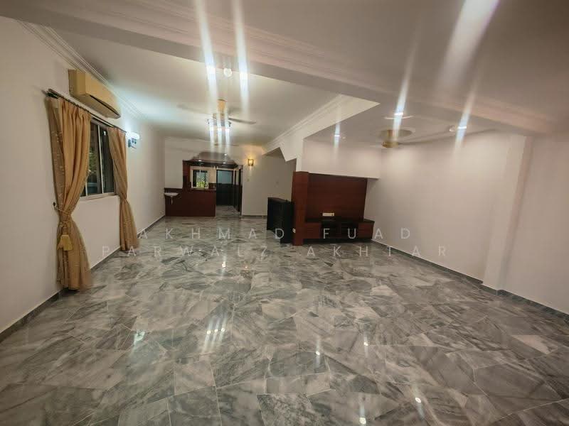 Rumah Teres 2-Tingkat untuk Dijual di Bukit Rahman Putra (Sungai Buloh) - Akhmad Fuad Parwalz Akhtar - Living Room - PropertyGuru.com.my