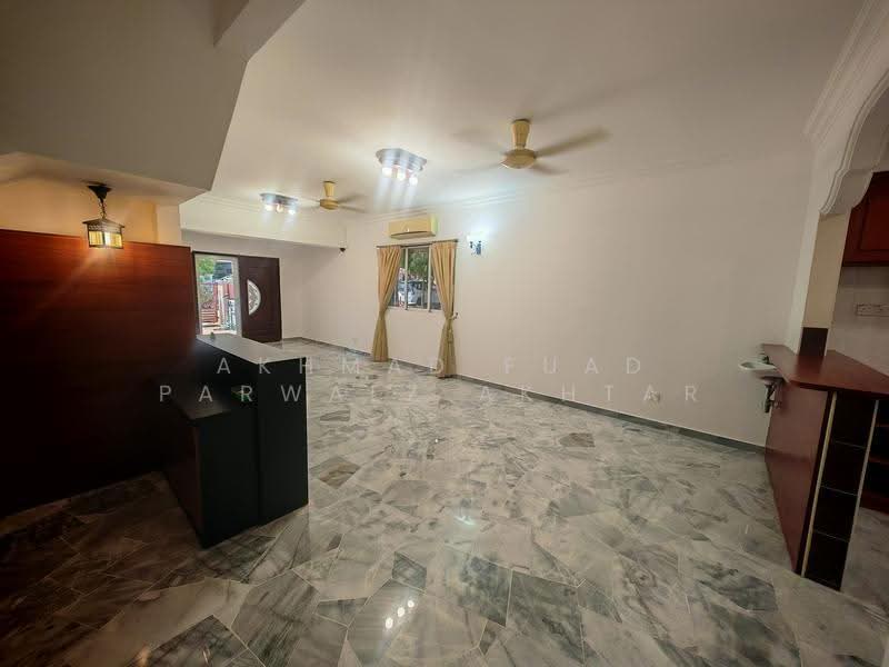 Rumah Teres 2-Tingkat untuk Dijual di Bukit Rahman Putra (Sungai Buloh) - Akhmad Fuad Parwalz Akhtar - Living Room - PropertyGuru.com.my