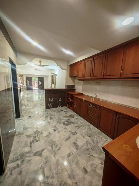 Rumah Teres 2-Tingkat untuk Dijual di Bukit Rahman Putra (Sungai Buloh) - Akhmad Fuad Parwalz Akhtar - Kitchen - PropertyGuru.com.my